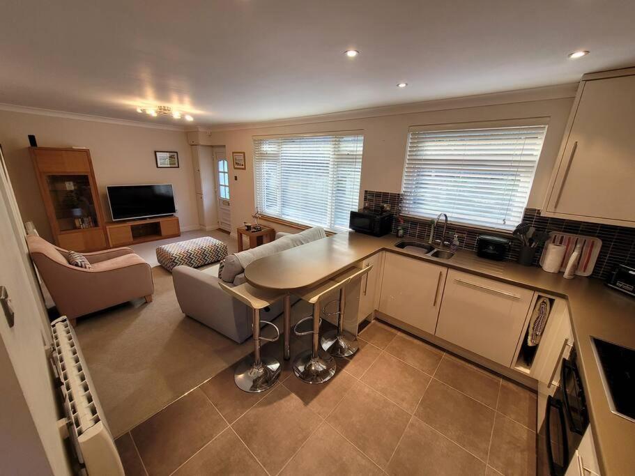 Bungalow A Few Minutes From The Sea. The Mumbles Exterior foto
